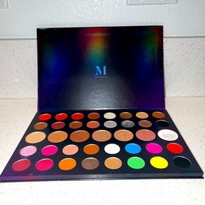 39L Hit The Lights Artistry Pallet
